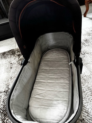 Peg Perego Port Bebe and Primo Viaggio SL infant car seat like new with Isofix base