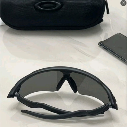 Oakley Mens Sunglasses Set Like New with Case and Extra Lenses