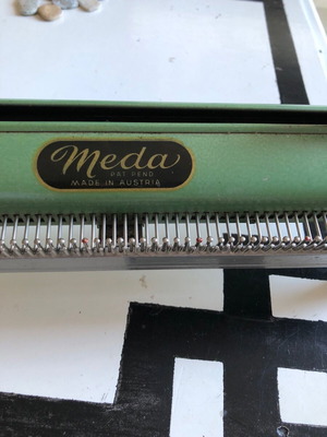 Πλεκτομηχανή Meda επιτραπέζια vintage σαν καινούργιο