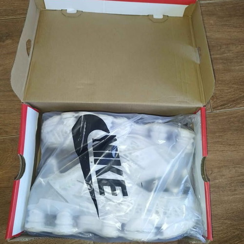 Nike sneakers size 45 like new, white and grey