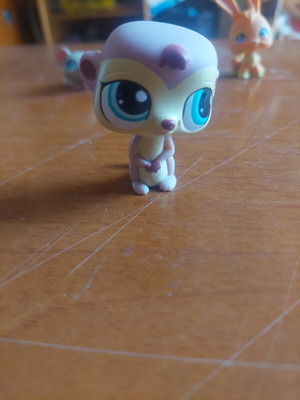 Littlest Pet Shop figures pack of 4 like new, collectible Hasbro