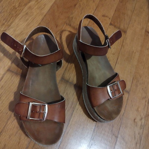Brown leather flatform sandals size 37 like new with gold buckles