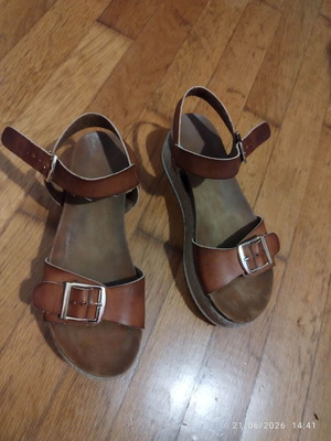Brown leather flatform sandals size 37 like new with gold buckles
