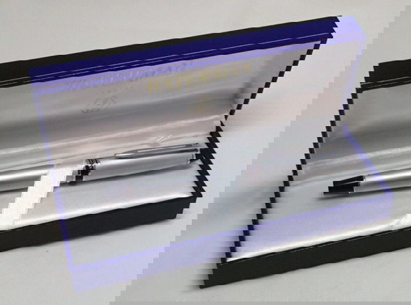 Waterman Vintage Silver Ballpoint Pen Paris France στο κουτί του