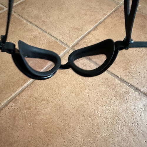 Sports swimming goggles like new