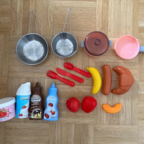 Children's kitchen set like new, pack