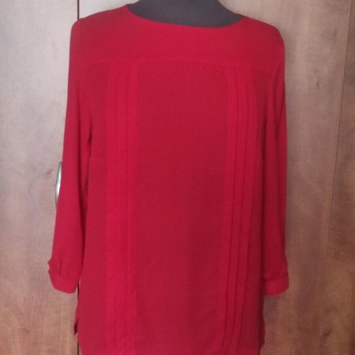 SLN women's blouse red with pintuck details like new