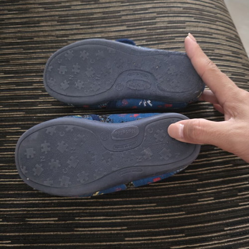 Yfantidis slippers size 28 like new, blue multicolor