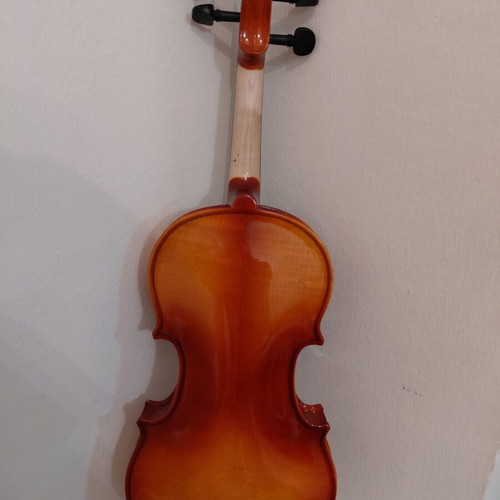 Violin 3/4 and 1/2 size like new with bow and strings