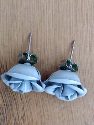 Earrings gray large rose used