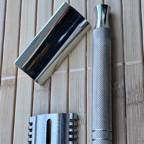 Gillette Flat Bottom Twin Pin Long Comb DE Razor used in original box