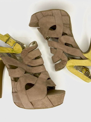 Cream yellow Charlotte Russe sandals used, size 39, faux fur