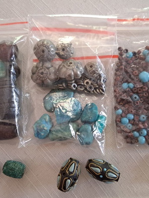 Bead set like new with wooden beads, turquoise stones, and metallic elements