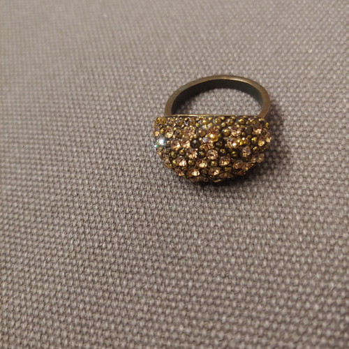 Bronze ring with gold crystals like new