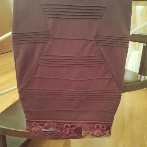 Toi Moi midi skirt size S like new burgundy with lace