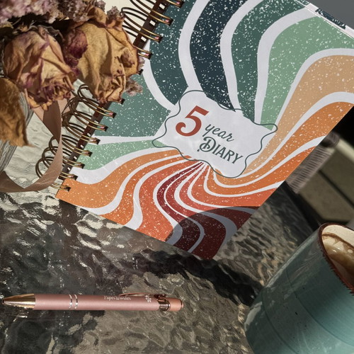 Paperwonder 5 Year Diary new with pen and magnetic bookmark
