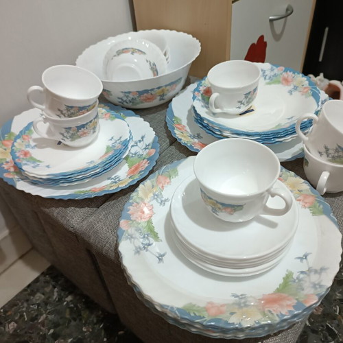 Arcopal dinnerware set new, 6 large plates, 6 soup bowls, 6 dessert bowls, 6 tea cups