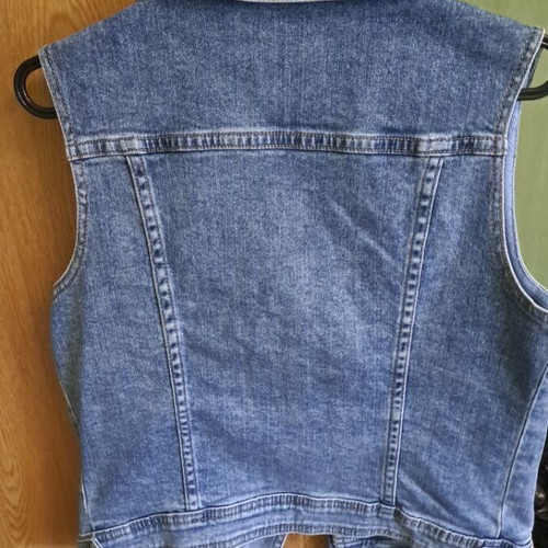 Denim vest with zipper like new, size M