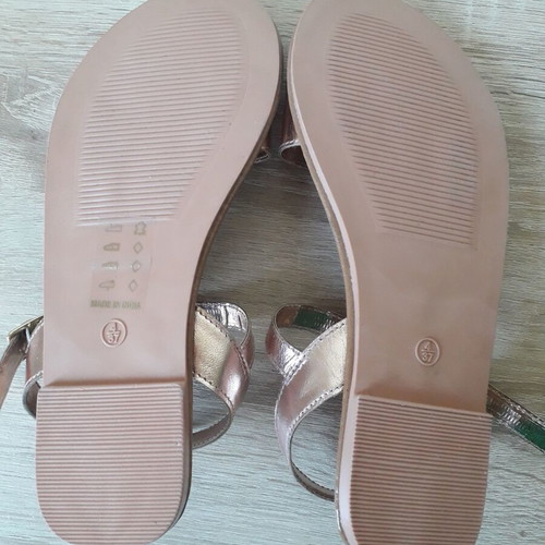 Dorothy Perkins flat sandals rose gold size 37 like new