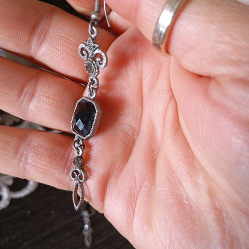 Dangling earrings like new with hematite stone