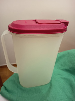 Tupperware αυθεντική κανάτα με καπάκι σε φούξια, ύψους 24 εκ.