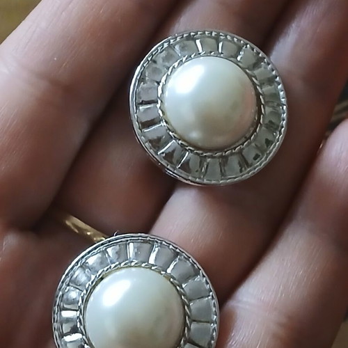 Clip-on earrings vintage 2.5 cm diameter with stamps, like new