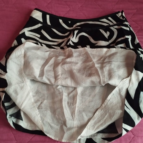Ann Taylor arty skirt like new, black and white, size XL