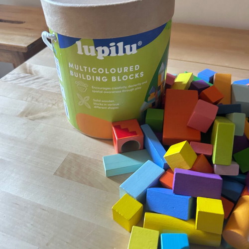 Wooden building blocks like new, 195 pieces, multicolored