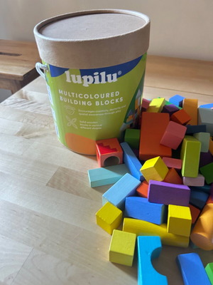 Wooden building blocks like new, 195 pieces, multicolored
