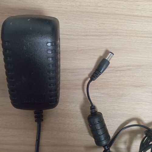EU 2 Pin European 9V 1A AC-DC Switching Adaptor Power Supply used