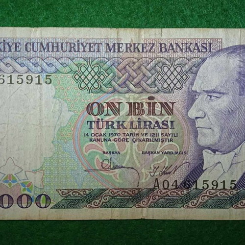 10000 Lira banknote Turkey 1970 used