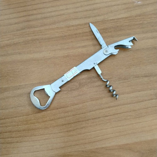 Waiter's opener used