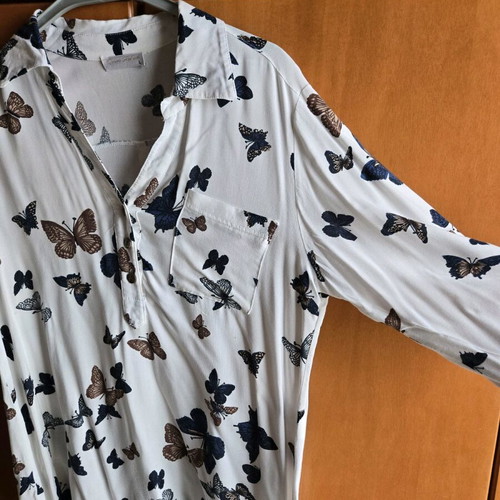 Queen Fashion women's shirt L white and blue like new