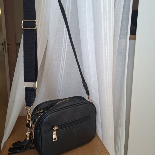 Carpisa bag like new, black with gold details