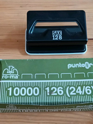 Σύρματα συρραπτικού Νο 24/6 και περφορατέρ SAX 128 καινούργια, πακέτο