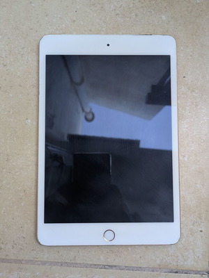iPad Mini 4 μεταχειρισμένο για κομμάτια ή επισκευή