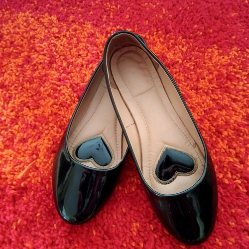 Ballerina shoes used black patent leather with heart