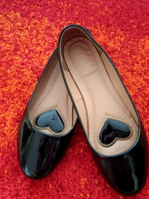 Ballerina shoes used black patent leather with heart