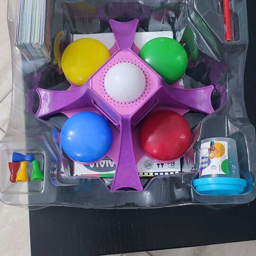 Children Versus Parents Educational Board Game like new with 4 buzzers