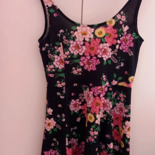 Floral dress like new, size S/M, black and multicolor