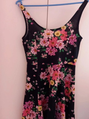 Floral dress like new, size S/M, black and multicolor