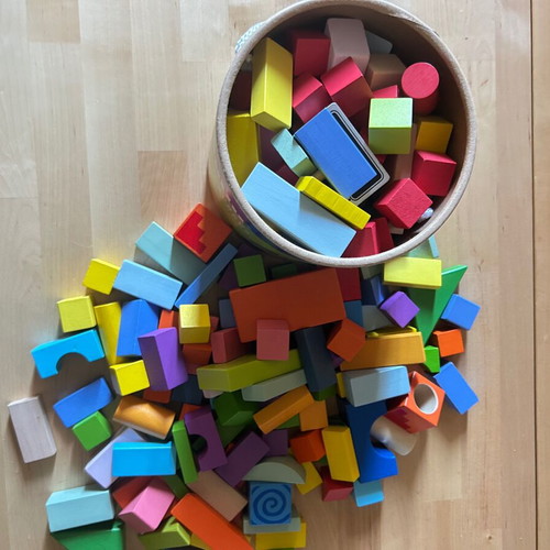 Wooden building blocks like new, 195 pieces, multicolored