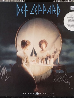 Def Leppard Retro Active LP, подписан от Joe Elliott и Phil Collen