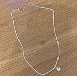 Silver necklace like new
