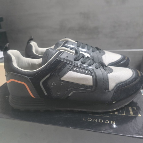 Cruyff sneakers size 42 new with glue stain