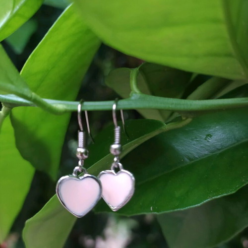 Heart-shaped earrings with soft pink enamel