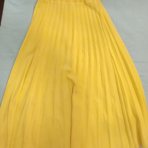 Pleated midi skirt made in Italy, like new, yellow