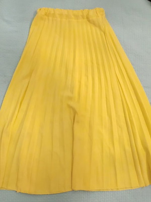 Pleated midi skirt made in Italy, like new, yellow