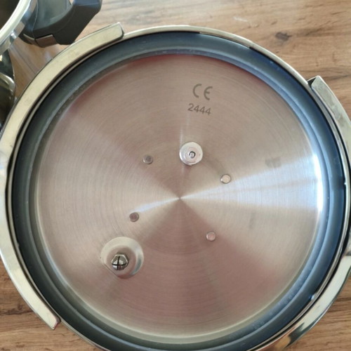 Izzy 8-liter stainless steel pressure cooker