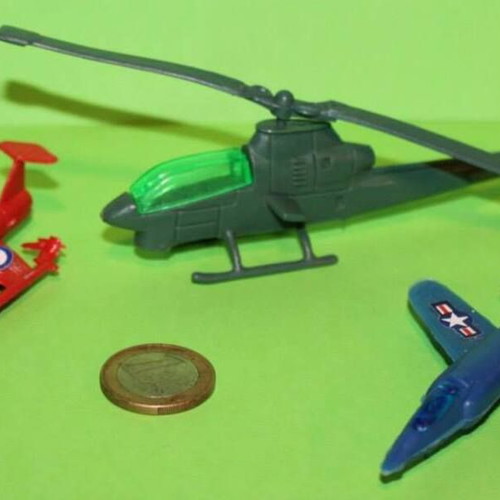 Set of 2 plastic airplanes and 1 helicopter used in very good condition